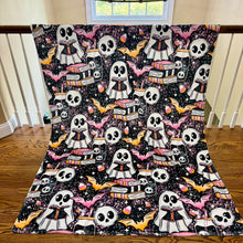 Load image into Gallery viewer, Blanket Halloween #21 - Reading Ghosts - PREORDER ends 7/25