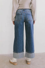 Load image into Gallery viewer, Straight Leg Jeans with Pockets