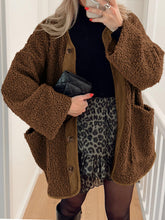 Load image into Gallery viewer, Contrast Button Up Sherpa Jacket with Pockets