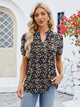 Load image into Gallery viewer, Ruched Printed Notched Short Sleeve Blouse