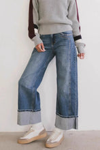 Load image into Gallery viewer, Straight Leg Jeans with Pockets