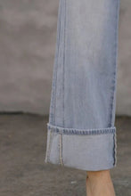 Load image into Gallery viewer, Straight Leg Jeans with Pockets