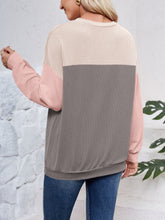 Load image into Gallery viewer, Color Block Round Neck Long Sleeve Sweatshirt