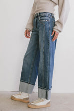 Load image into Gallery viewer, Straight Leg Jeans with Pockets