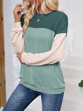 Load image into Gallery viewer, Color Block Round Neck Long Sleeve Sweatshirt