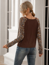 Load image into Gallery viewer, Leopard Twist Front Cold-Shoulder Tee