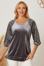 Load image into Gallery viewer, Leopard Round Neck Half Sleeve Blouse