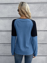 Load image into Gallery viewer, Contrast Buttoned Round Neck Raglan Sleeve Top