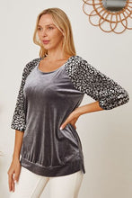 Load image into Gallery viewer, Leopard Round Neck Half Sleeve Blouse