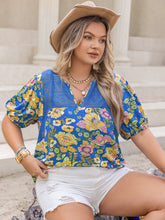 Load image into Gallery viewer, Plus Size Printed Notched Short Sleeve Blouse
