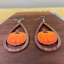 Load image into Gallery viewer, Wooden Teardrop Cutout - Fall - Pumpkin
