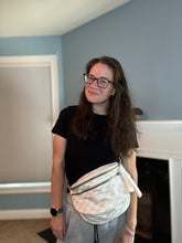 Load image into Gallery viewer, Roni - Nylon Crossbody - Beige

