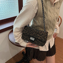 Load image into Gallery viewer, Rhombus Twist-Lock Shoulder Bag
