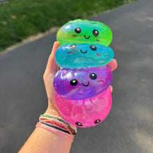 Load image into Gallery viewer, Squishy Toy - Viral Dumpling, Slow Rise Glitter - Green
