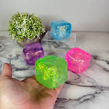 Load image into Gallery viewer, Squishy Toy - Quick Squeeze Glitter Cube

