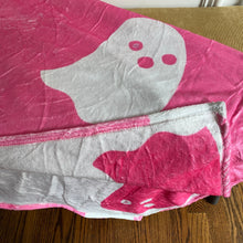 Load image into Gallery viewer, Blanket - Halloween - Double Sided Ghosts Pink &amp; White
