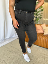 Load image into Gallery viewer, RFM Full Size High Rise Tummy Control Skinny Jeans
