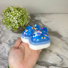 Load image into Gallery viewer, Squishy Toy - Giant Paw Taba - Balloon Charm
