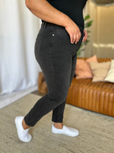 Load image into Gallery viewer, RFM Full Size High Rise Tummy Control Skinny Jeans
