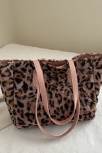 Load image into Gallery viewer, Leopard Fluff Tote Bag
