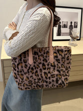 Load image into Gallery viewer, Leopard Fluff Tote Bag
