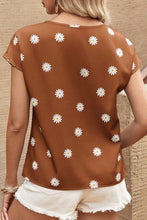Load image into Gallery viewer, Daisy Printed Round Neck Short Sleeve Blouse
