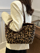 Load image into Gallery viewer, Leopard Fluff Tote Bag
