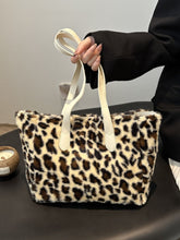 Load image into Gallery viewer, Leopard Fluff Tote Bag
