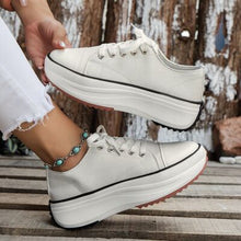 Load image into Gallery viewer, Contrast Trim Round Toe Platform Canvas Sneakers
