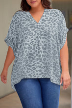 Load image into Gallery viewer, Plus Size Printed Notched Neck Half Sleeve Top
