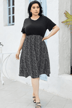 Load image into Gallery viewer, Round Neck Short Sleeve Printed Dress
