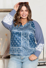 Load image into Gallery viewer, Plus Size V-Neck Printed Raglan Sleeve Blouse
