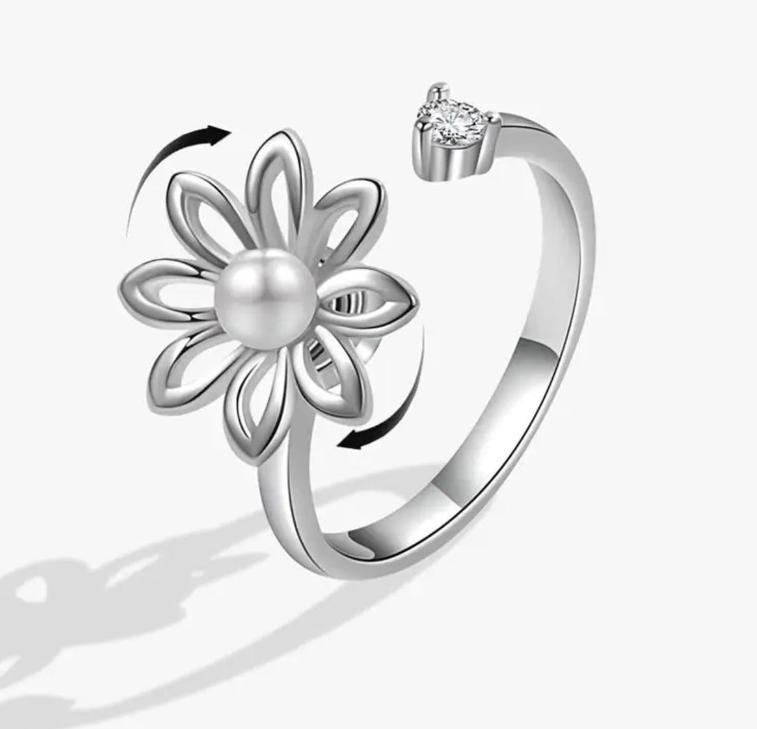 Adjustable Fidget Ring - Pearl Daisy